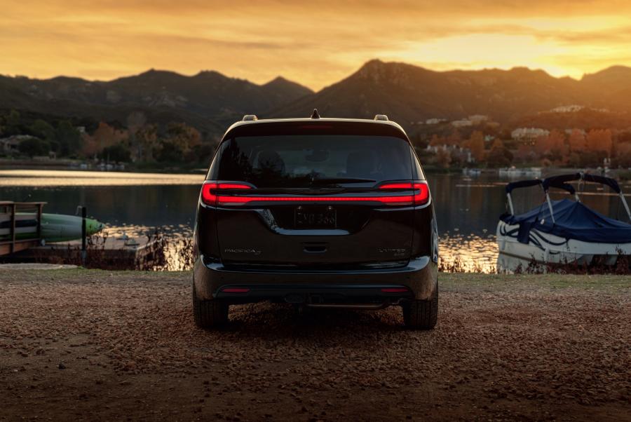  Chrysler Pacifica Limited S Appearance Package AWD (RU) 2020 года  (фото 18 из 70)